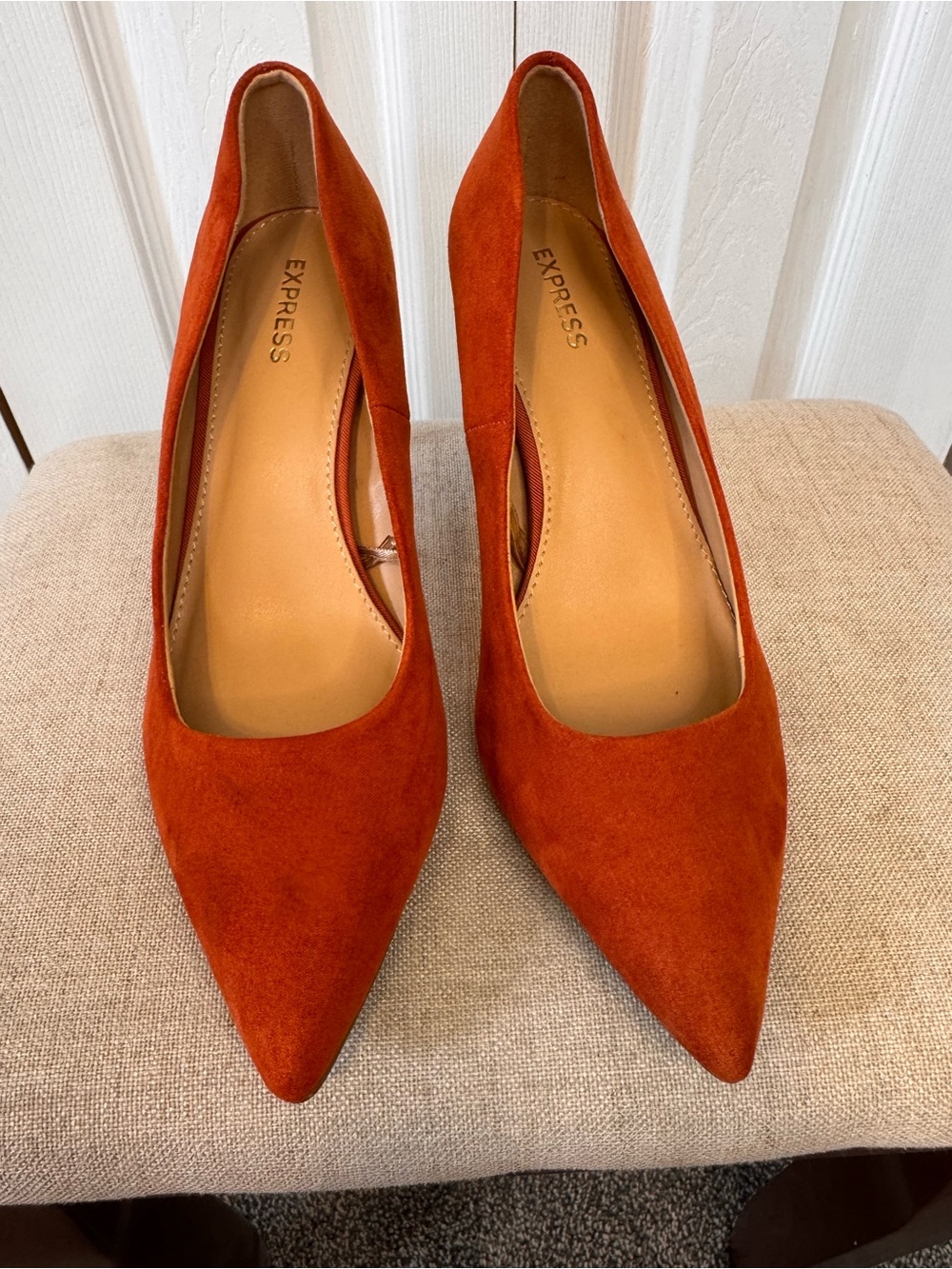 Express Women's Pointed Toe Suede Pumps Rust Burnt Orange 3 Inch Heel Size 6 - Picture 3 of 12